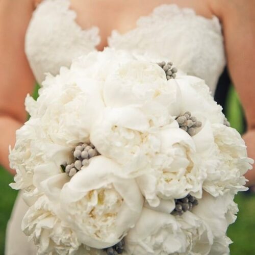 10 Romantic Peony Bridal Bouquets